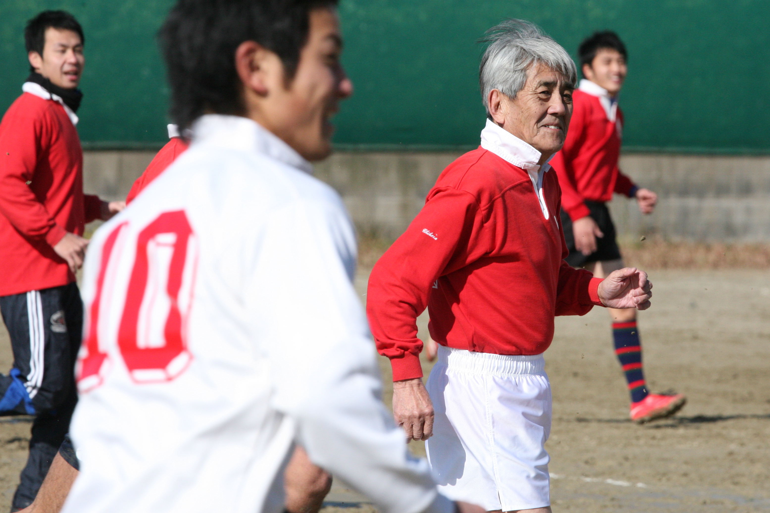 http://kokura-rugby.sakura.ne.jp/2010.3.1%E3%83%BBOB%E6%88%A61.JPG