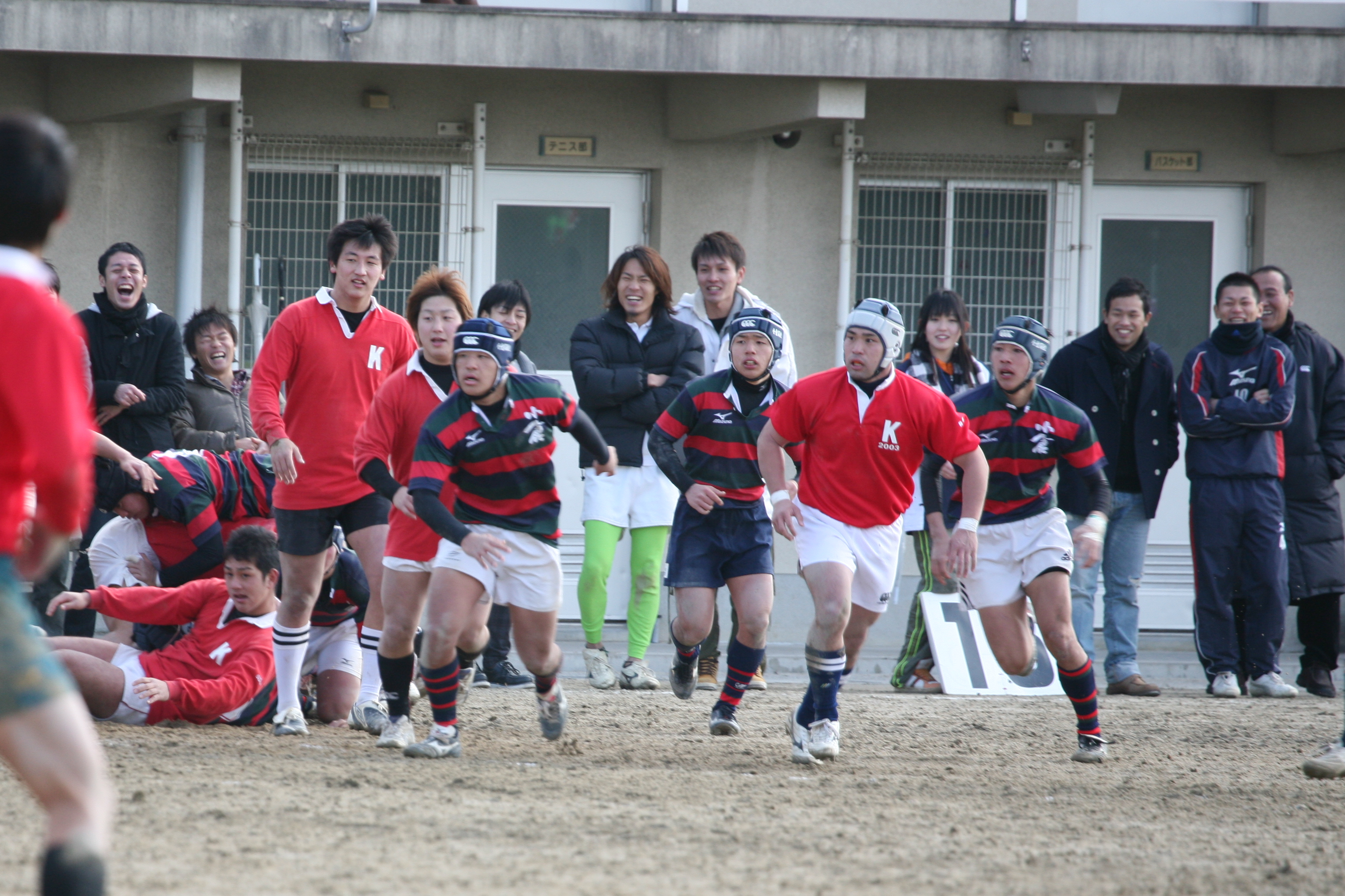 http://kokura-rugby.sakura.ne.jp/2010.3.1%E3%83%BBOB%E6%88%A64.JPG