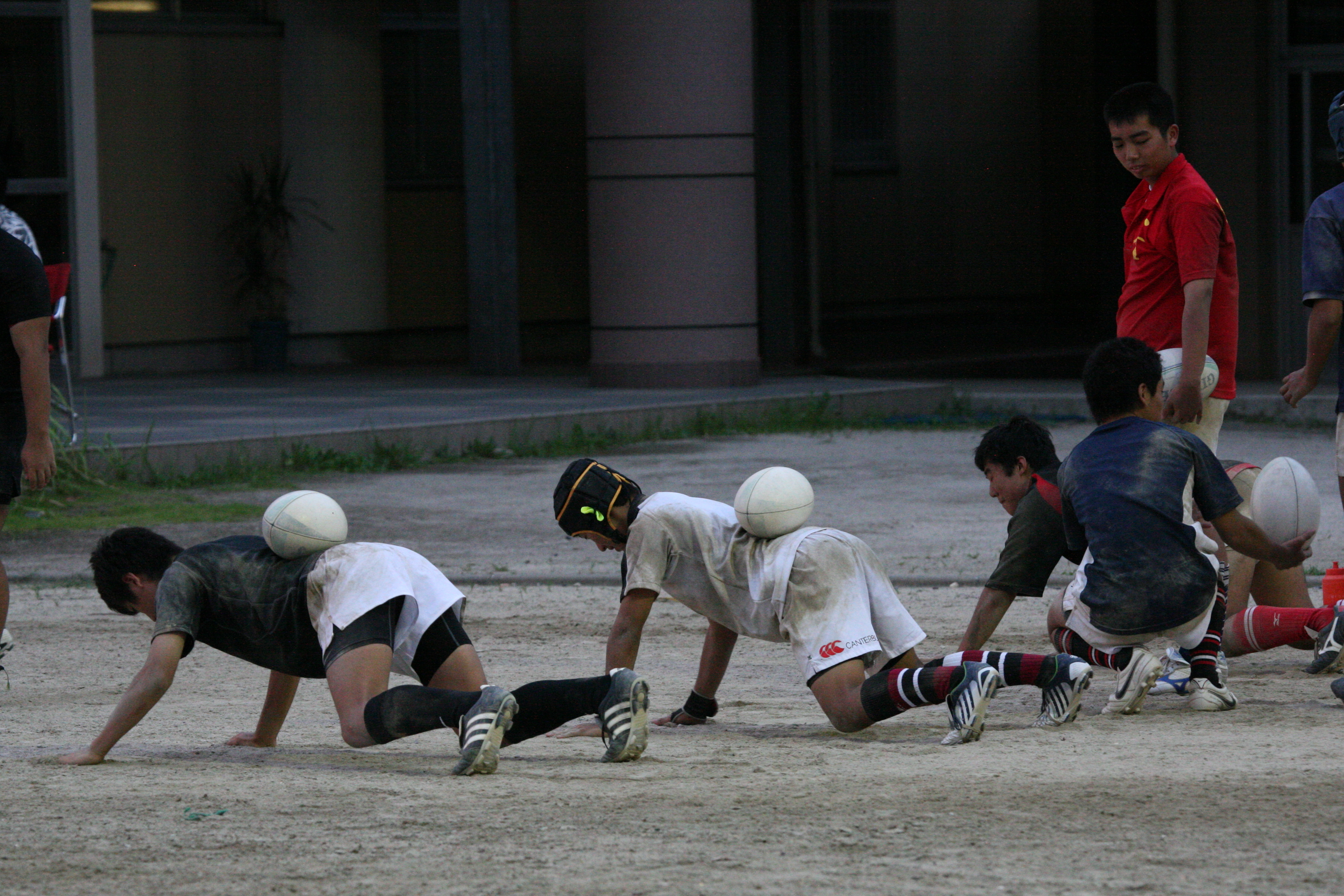 http://kokura-rugby.sakura.ne.jp/2010.7.31%E7%B7%B4%E7%BF%92%E9%A2%A8%E6%99%AF-3.JPG